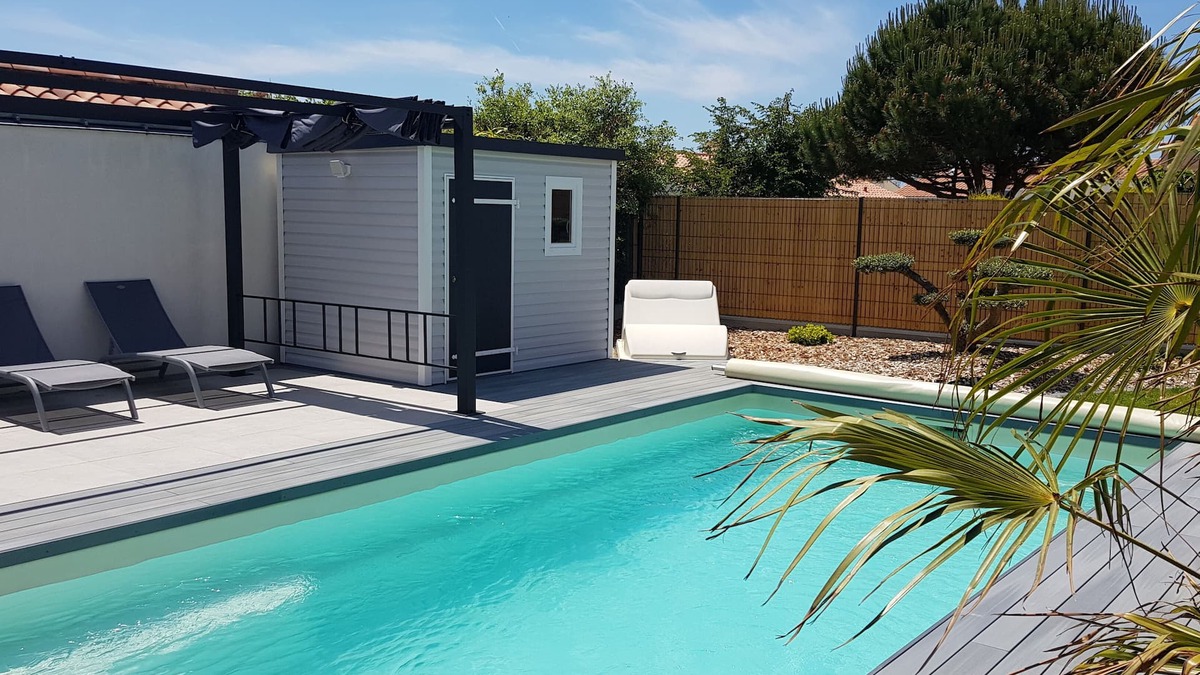 Bretignolles-sur-Mer House | Villa sleeps 7, heated pool (May to September) near beach, town center