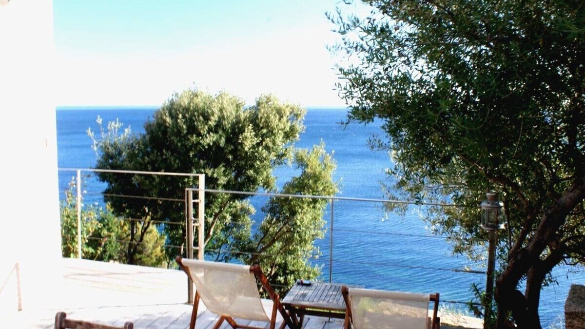 Pinarellu Villa | Villa sleeps 4, facing the sea in an exceptional quiet nature