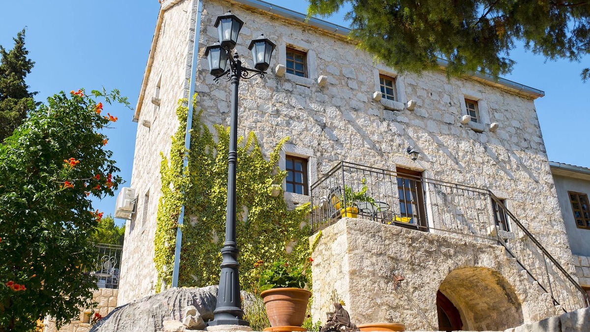 Bacina Villa | Villa Solar - Ethno Art Village Podcempresn