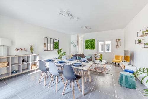 Valenciennes Villa | Villa Spacieuse 6 ch/12 personnes/6 SDB WC privée