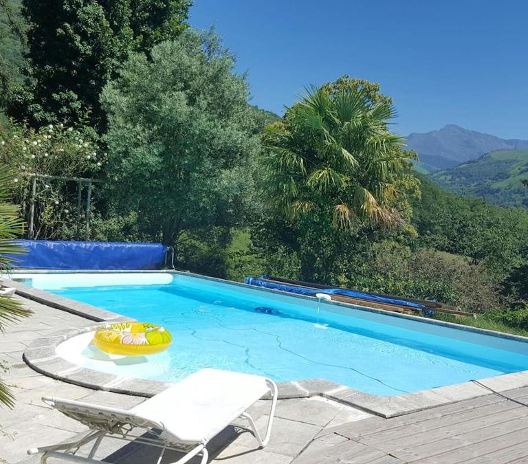 Aspin-en-Lavedan Villa | Villa spacieuse avec piscine à Aspin-en-Lavedan, vue montagne.