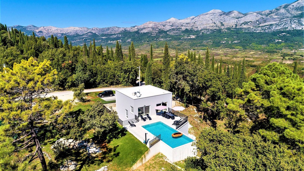 Komaji Villa | Villa Splendor, new modern 5 bedroom, near Dubrovnik, heated pool with parking