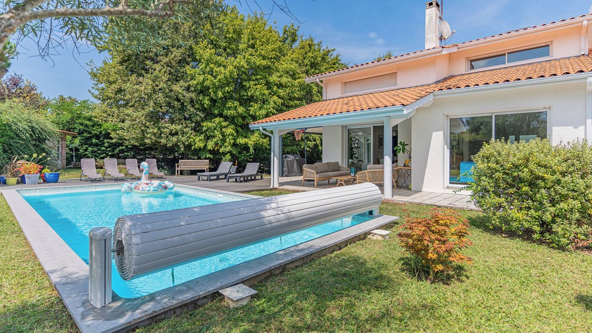 Pompignac Villa | Villa "St Martin" with Private Pool, 2 Private Terraces & Wi-Fi