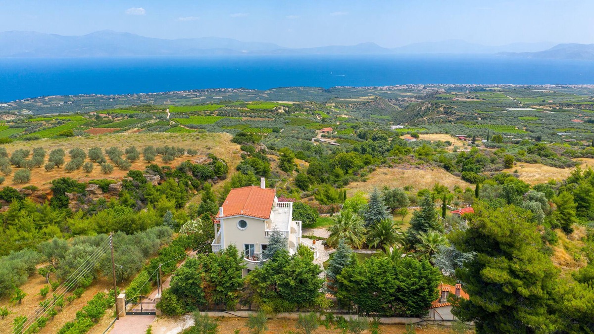 Kato Diminio Villa | Villa Stella: Hill top house outside Kiato town in Korinthos