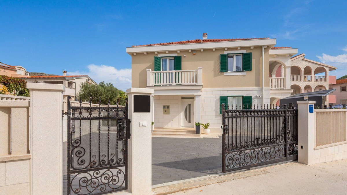 Grebastica Villa | Villa Stone Art with Pool