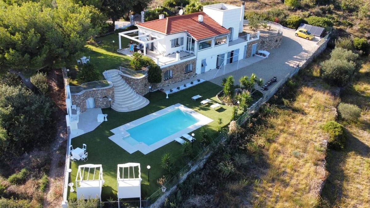 San Bartolomeo al Mare Villa | Villa surrounded by greenery with sea view and swimming pool