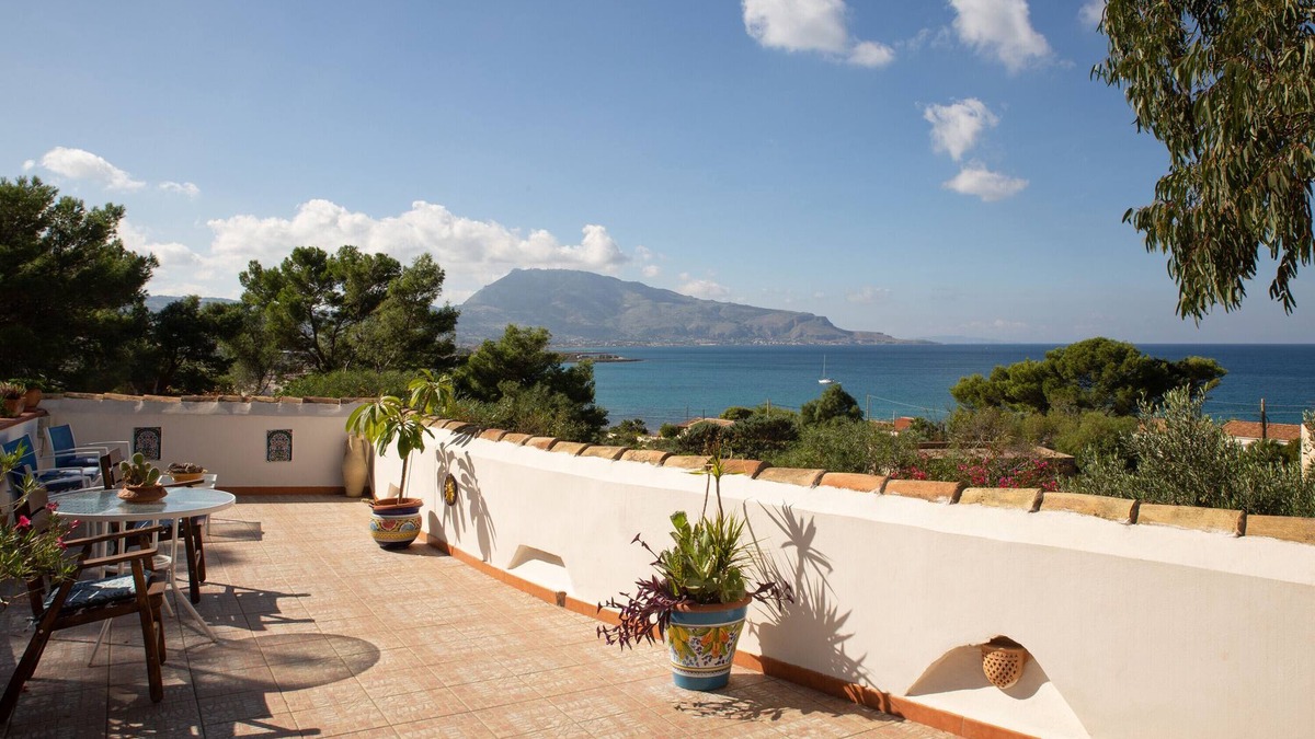 Cornino Villa | Villa 'Sul Mare Vista Tramonto' with Sea View, Garden and Wi-Fi
