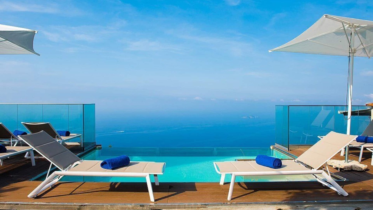 Path of the Gods Villa | Villa Sultana: A splendid and luminous three-story villa situated on a promontory facing the sea, with Free WI-FI.