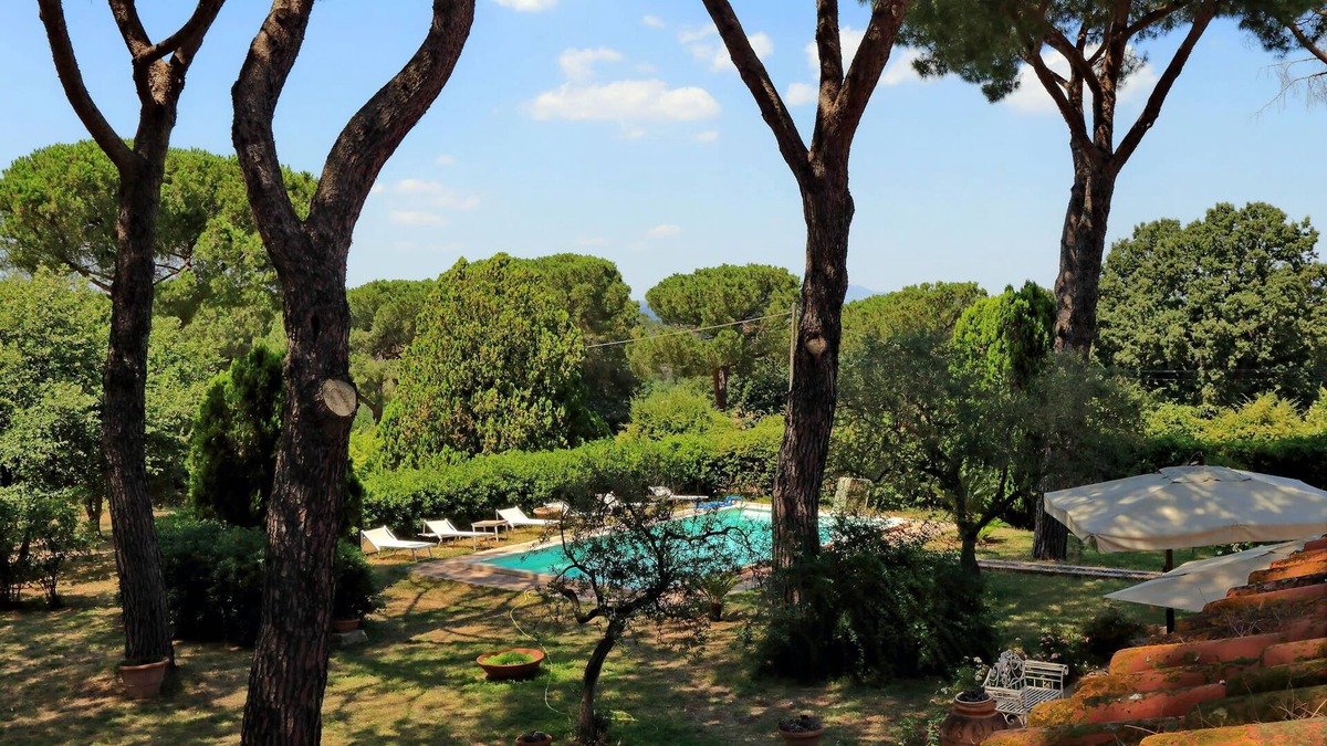 Zona III Marcigliana Villa | Villa surrounded by greenery in the typical Roman country house