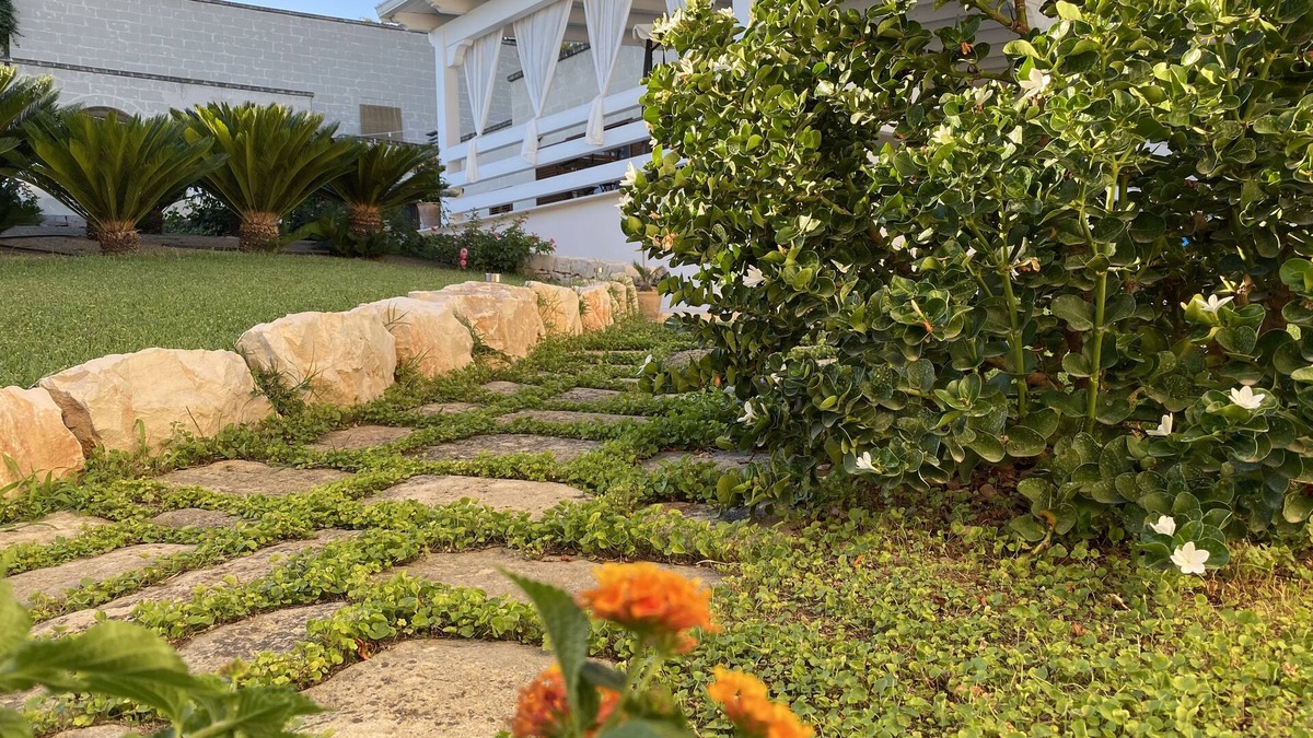 Grottaglie Villa | Villa surrounded by greenery