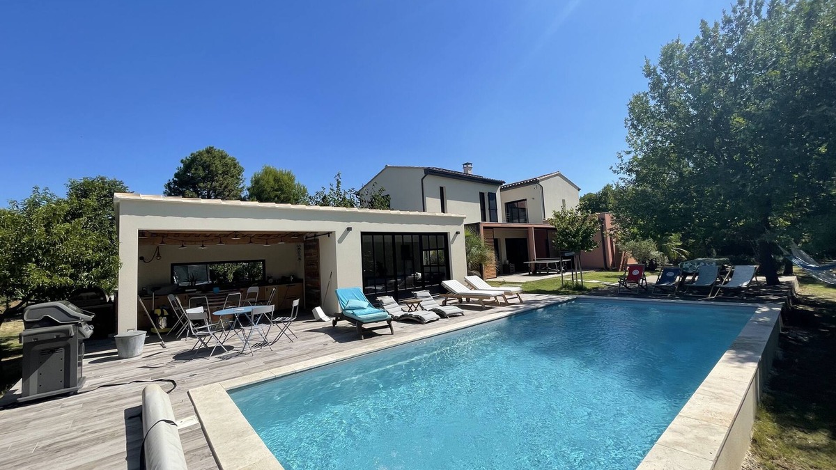 Uchaux Villa | Villa surrounded by vineyards: modernity, calm and rest