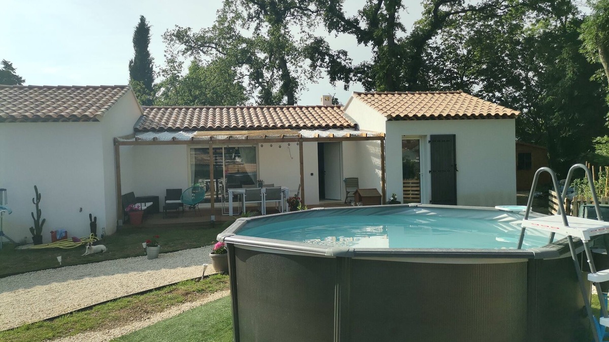 Neoules Villa | Villa swimming pool barbecue terrace in the heart of Provence