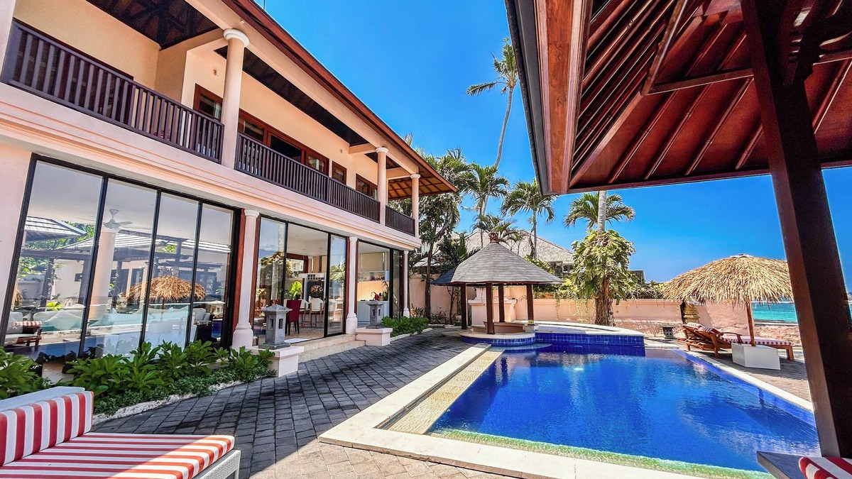 Candi Dasa Villa | Villa Talia Vashti - 3 Bedroom, Oceanfront villa with Jacuzzi