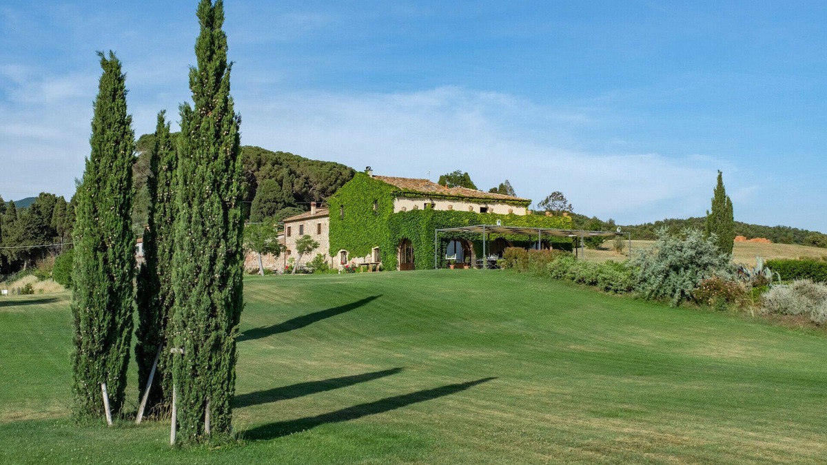 Castellina Marittima Villa | Villa Terriccia Promoted By WeekHomes.com