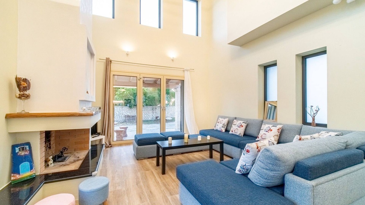 Aleimmatades Apartment | Villa 'The Mountain Villa' with Sea View, Shared Terrace and Air Conditioning