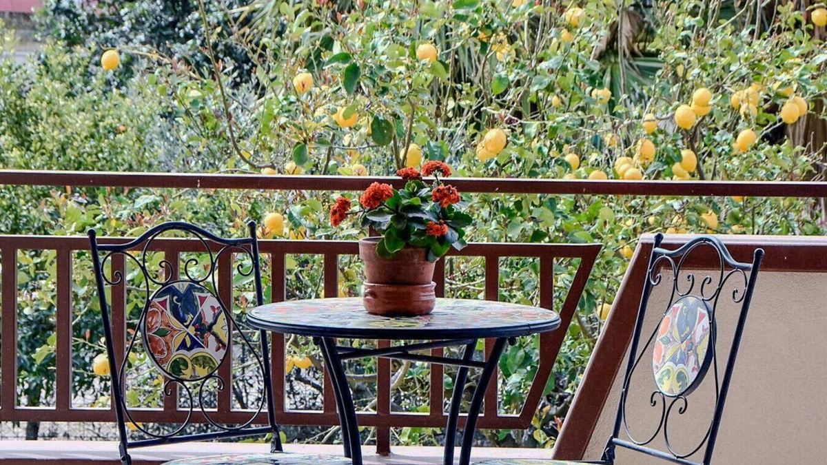 Eboli Apartment | Villa the Scent of Oranges
