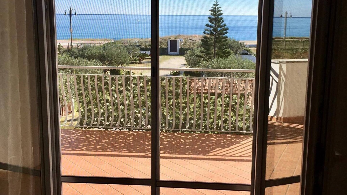 Marina di Davoli Apartment | Villa Tigani: direct beach access breathtaking seafront view Nausicaa apartment