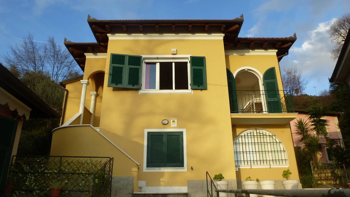 Lavagna Apartment | Villa Tigula: between Portofino and 5 Terre, among the olive trees and the sea.