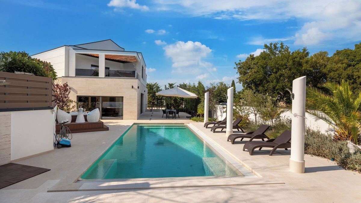 Rasopasno Villa | Villa Toscana with pool and jacuzzi (Kvarner - Rasopasno)