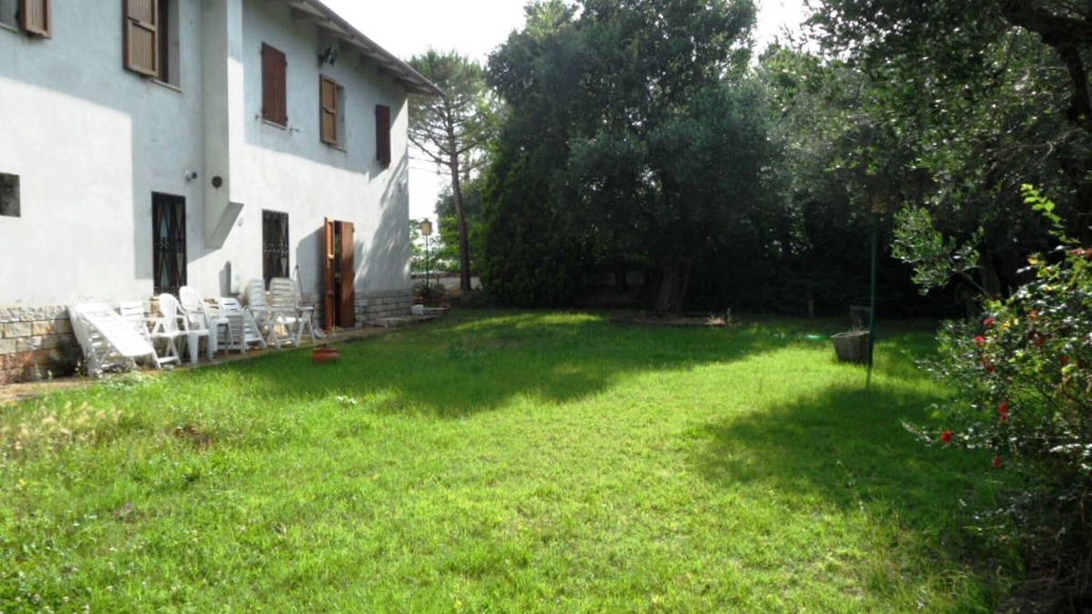Montemarciano Villa | Villa Trau' in the countryside 5 minutes from the sea