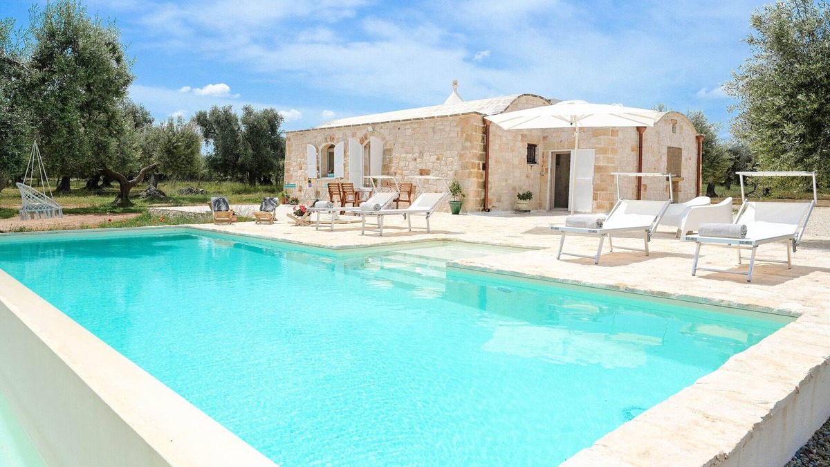 Villa Castelli Villa | Villa 'Trullo Delori with Infinity Pool' with Private Pool, Wi-Fi and Air Conditioning