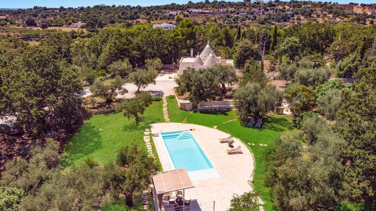 Casalini Villa | Villa Trullo Tesoro by Villa Plus