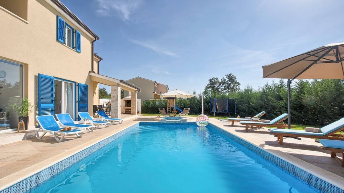 Muzini Villa | Villa Tulip - Five Bedroom Villa, Sleeps 12