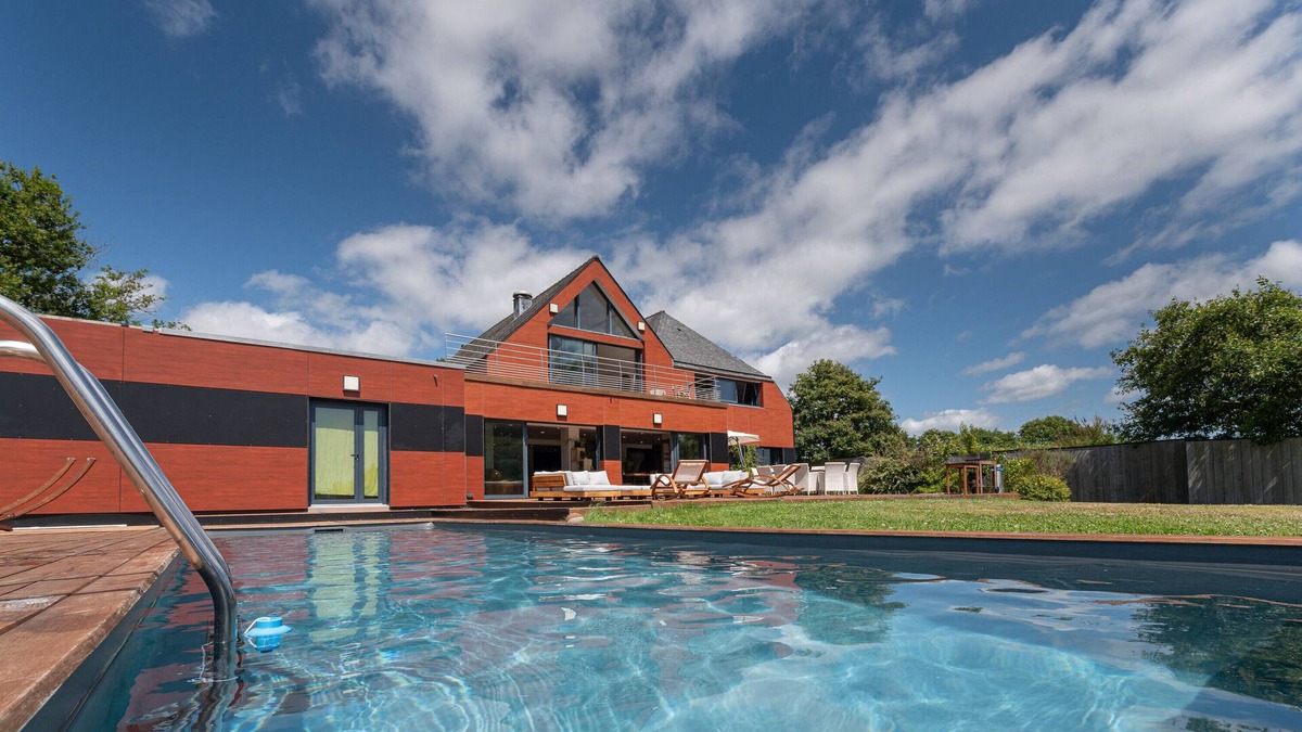 Ploeren Villa | Villa 'Ty Castel - Arradon' with Private Pool, Private Terrace and Wi-Fi