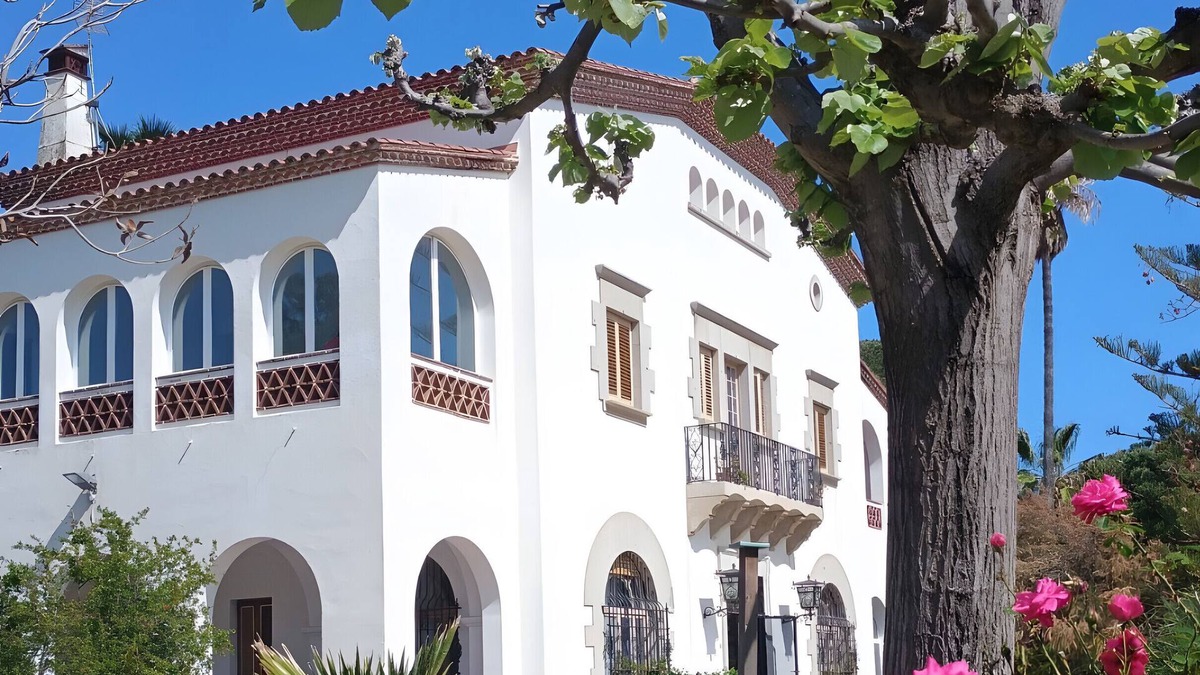 Cabrils Villa | Villa 'Un Lugar Especial' with Private Pool, Private Terrace and Wi-Fi