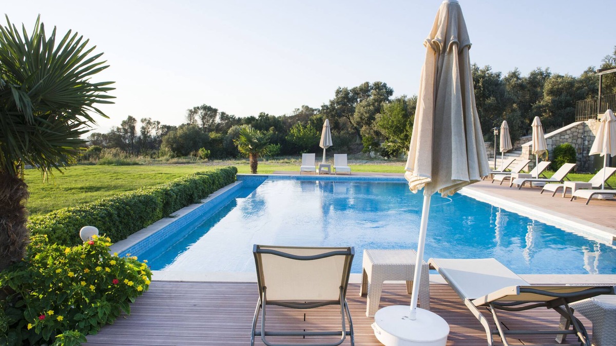 Urla Villa | Villa Urla with a large garden and a pool with sea and forest views