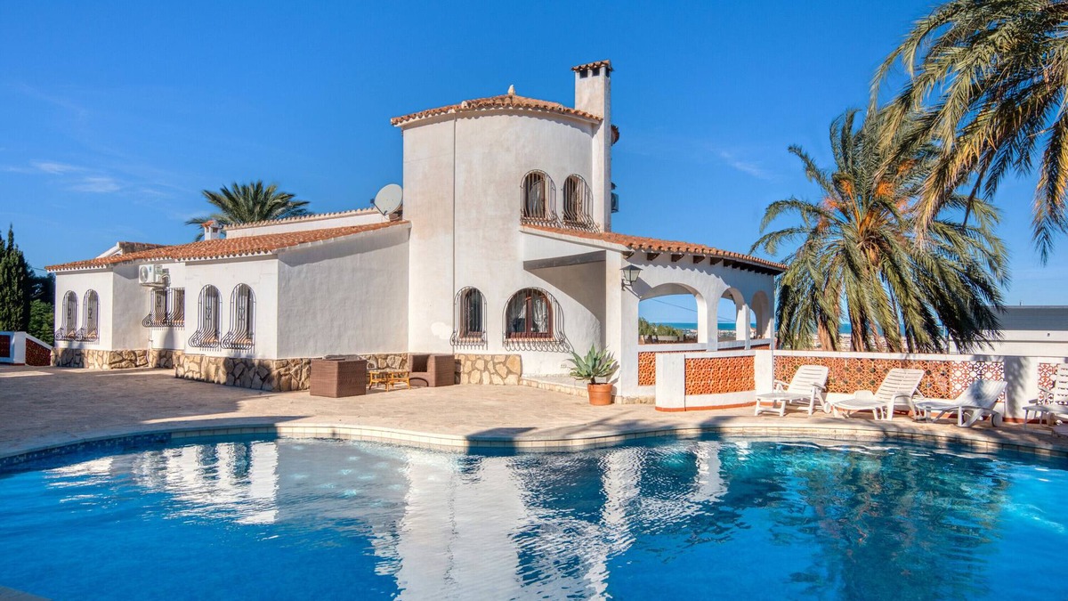 Denia Villa | Villa 'Úrsula' with Mountain View, Wi-Fi and Air Conditioning