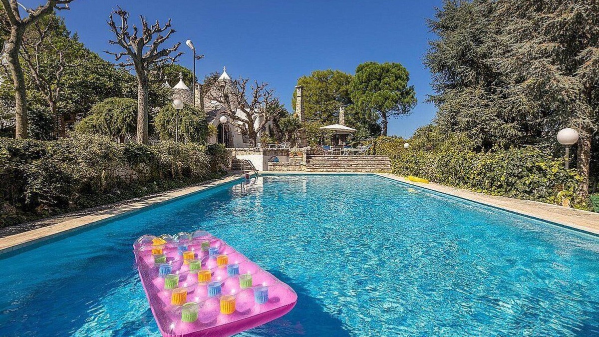 Selva di Fasano Villa | Villa Verdalia: A welcoming trullo in the characteristic style of the Apulian countryside.