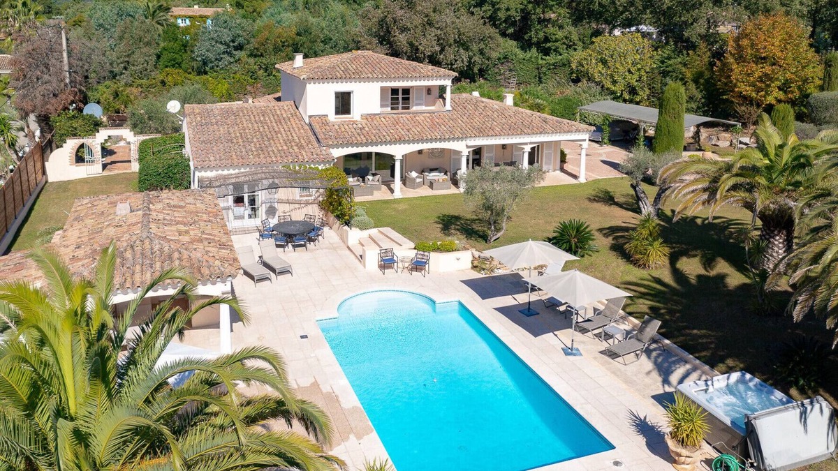 Gassin Villa | Villa Verdant - in landscaped garden