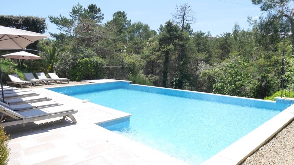 Montauroux Apartment | VILLA VERDI D AIR CONDITIONED APARTMENT WITH TERRACE AND PRIVATE GARDEN POOL