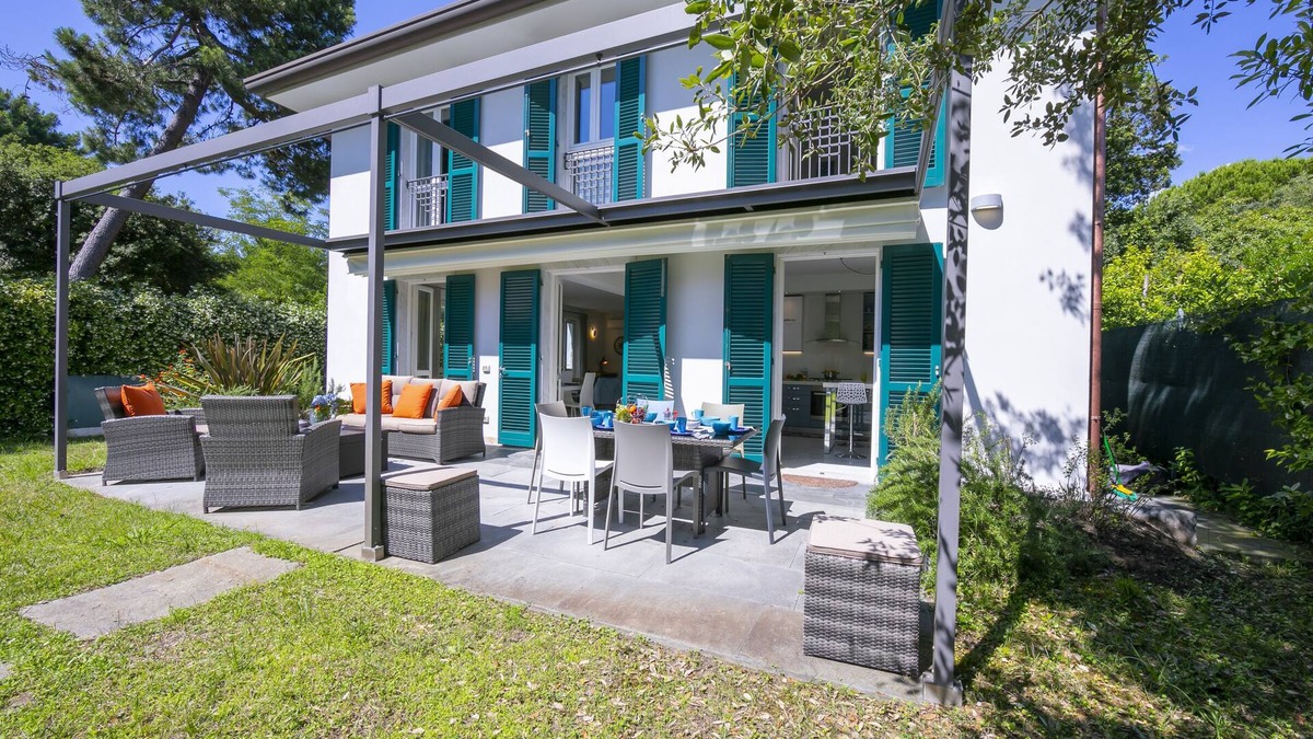 Ronchi Villa | Villa Victor 100m from sea, Ronchi - Poveromo, Italy