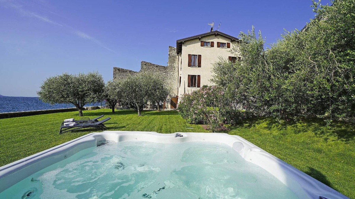 Gargnano Villa | Villa Victoria Lake front