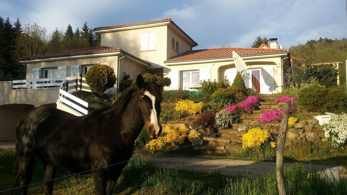 Aydat Villa | VILLA, VIEW, VOLCANO PARK, BEACH, SAILING, SKIING, MOUNTAIN BIKING, ACTIVITIES