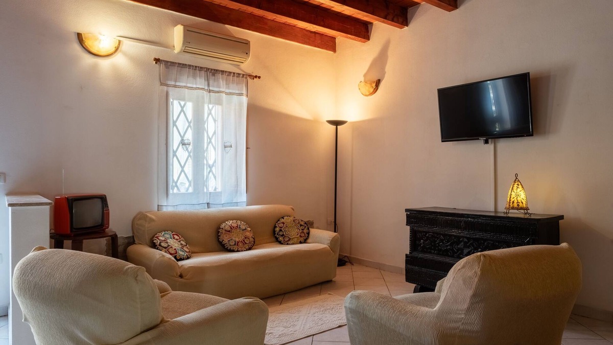 Riola Sardo Villa | Villa Vintage by Propertize | giardino e palestra