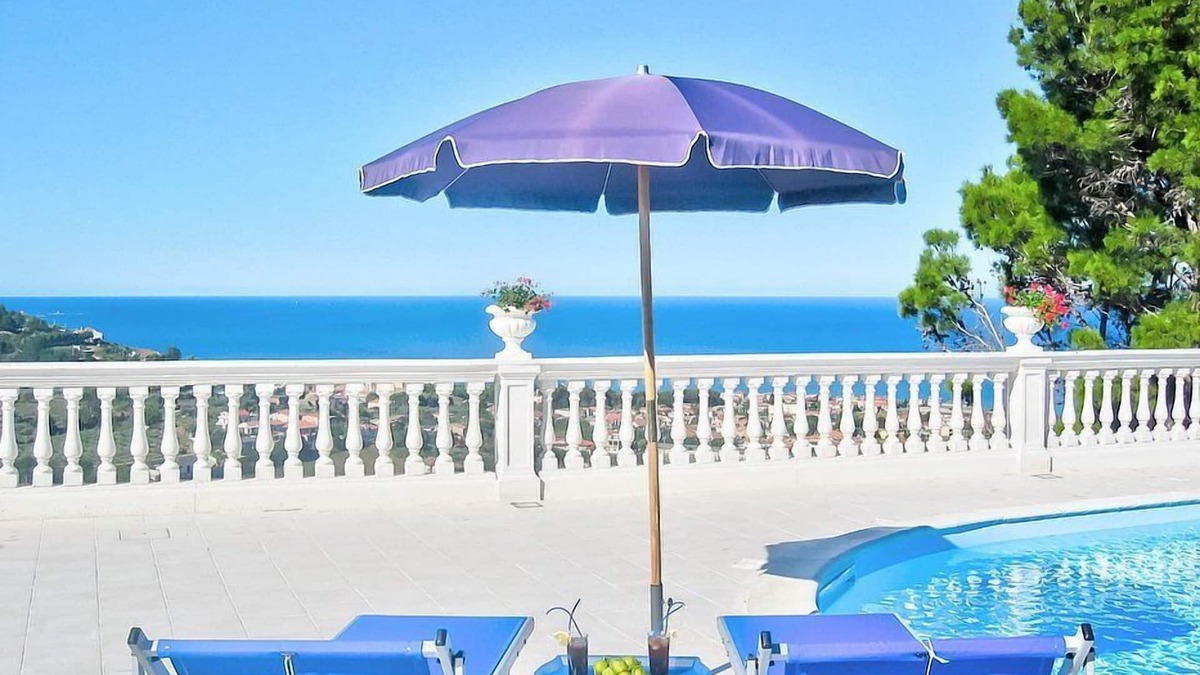 Castellabate Villa | Villa Virginia: A splendid two-story villa which faces the sun and the sea, with Free WI-FI.