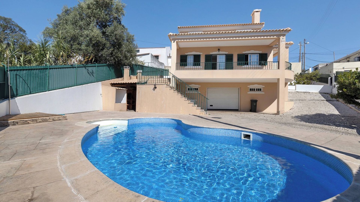 Carvoeira Villa | Villa 'Vivenda De São Marcos' with Private Pool, Private Terrace and Wi-Fi