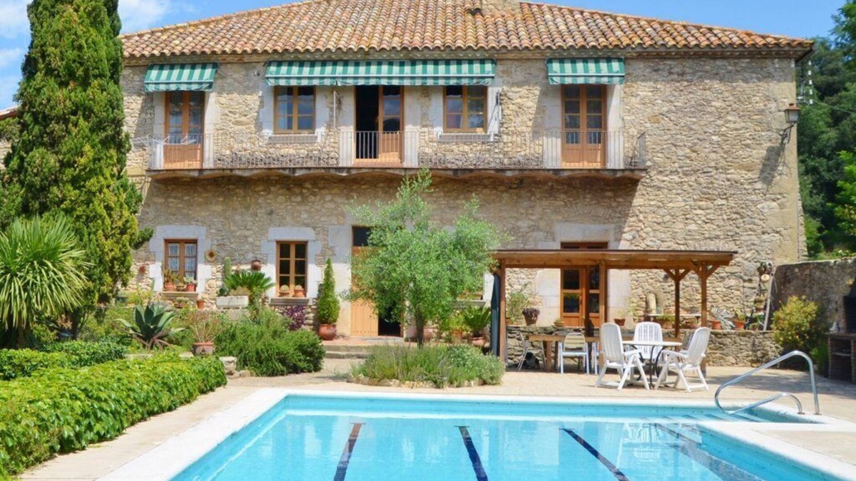Sant Aniol de Finestres Villa | Villa with Private Pool, lots of space & lovely nature near Girona