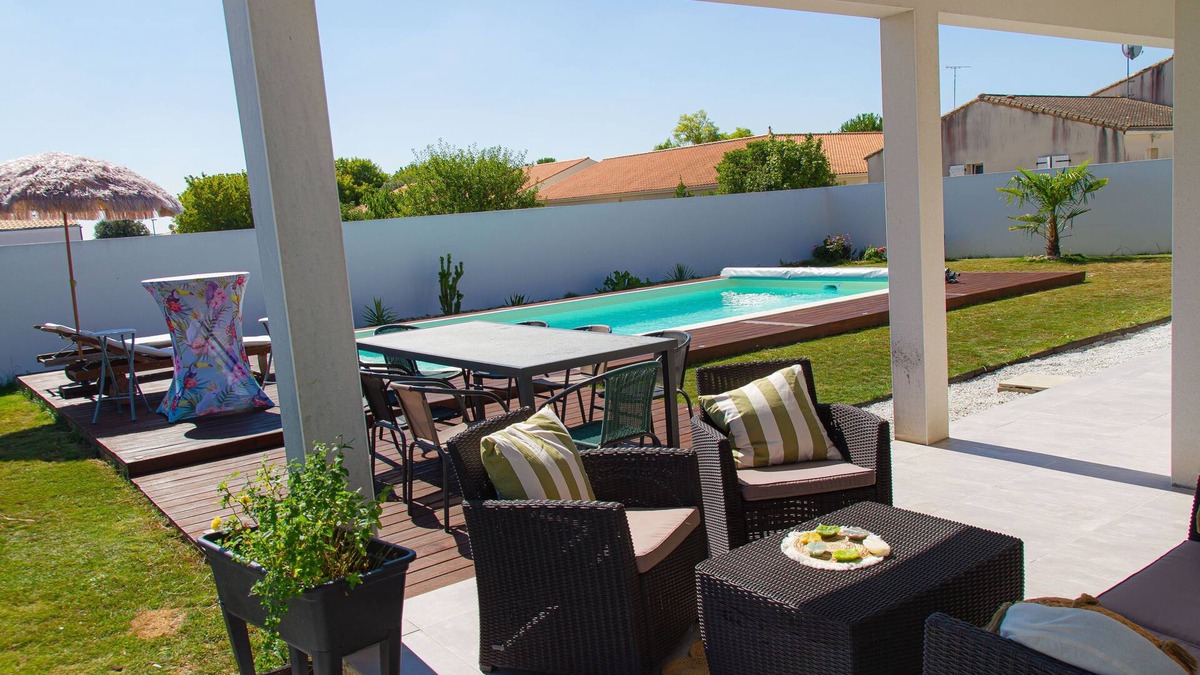 Saint-Sulpice-de-Royan Villa | VILLA with heated pool-3 bedrooms, sleeps 6