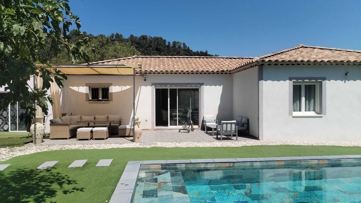 Meounes-les-Montrieux Villa | Villa with Private Pool, Wi-Fi and Air Conditioning