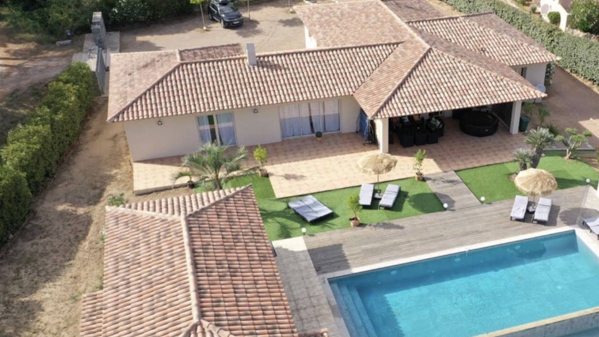 San-Gavino-di-Carbini Villa | villa with jacuzzi and terrace near cala-rossa beach, 6 bedrooms 3 bathrooms