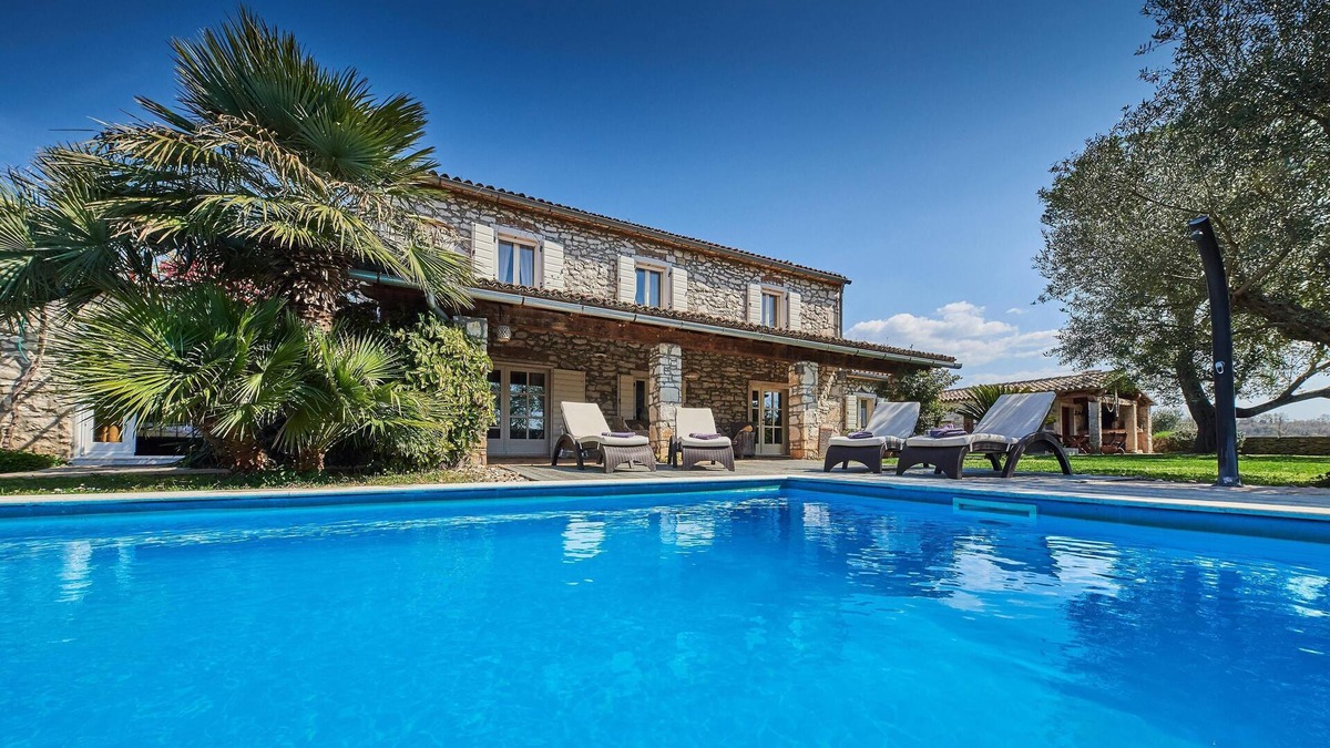 Vardica Villa | Villa with a private pool and a spacious garden