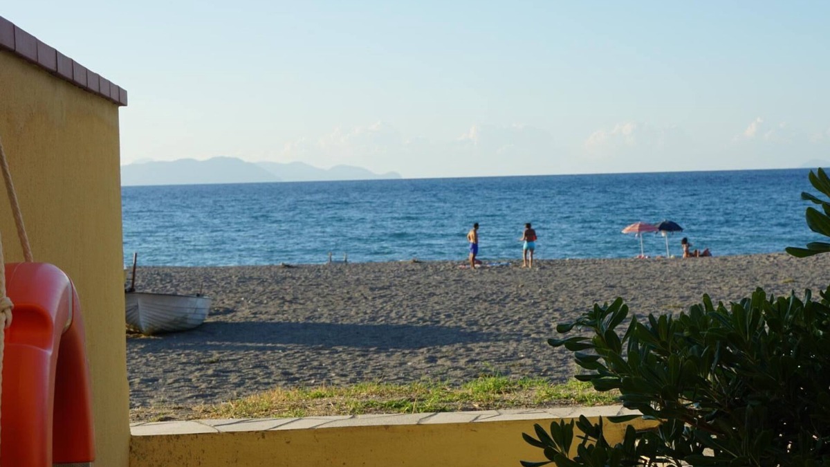Marchesana House | Villa with direct access to the beach and with a beautiful sea view.