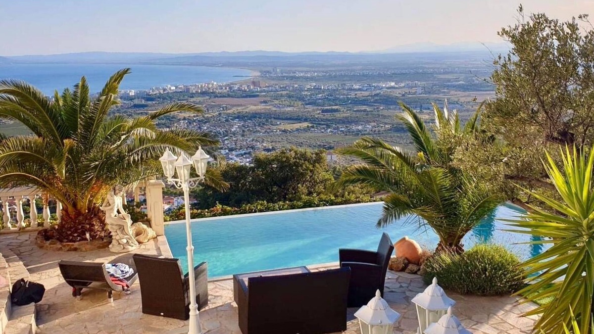 El Mas Fumats House | VILLA WITH EXTRAORDINARY VIEW OF ROSAS BAY WITH POOL AND JACUZZI