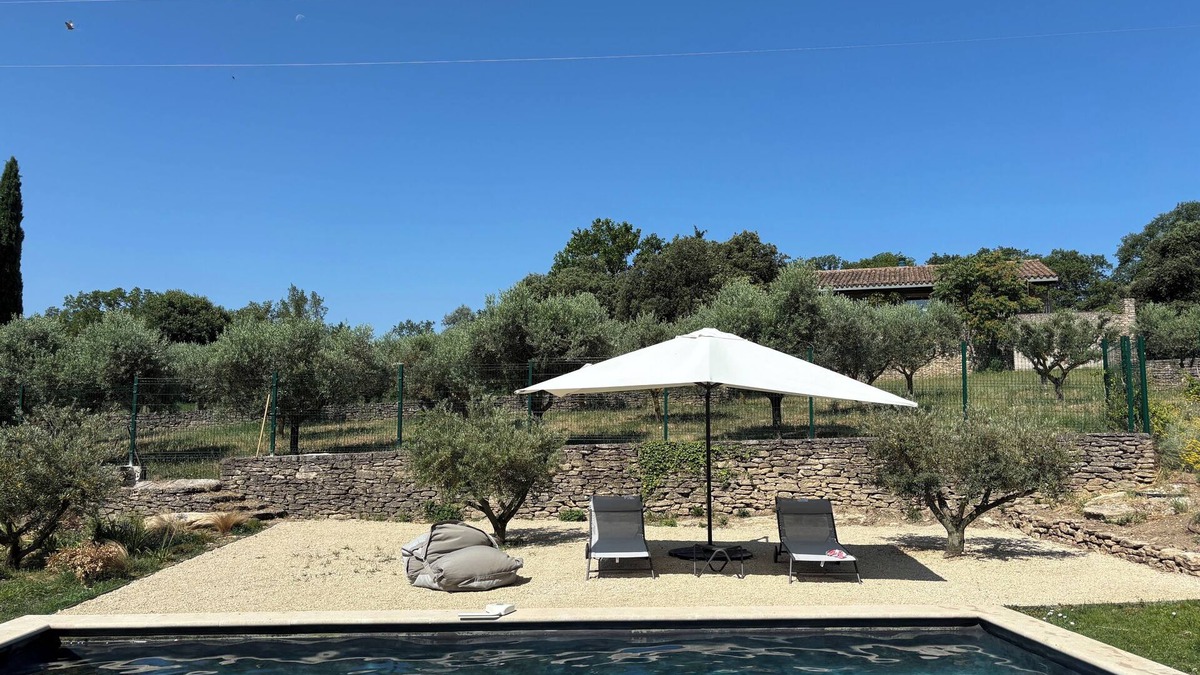 Cabrieres-d'Avignon Villa | Villa with large garden and pool in the heart of a historic Luberon village!
