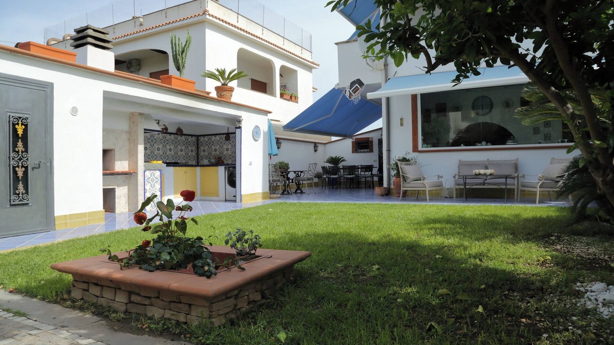Ardea Villa | Villa with garden a few steps from the sea