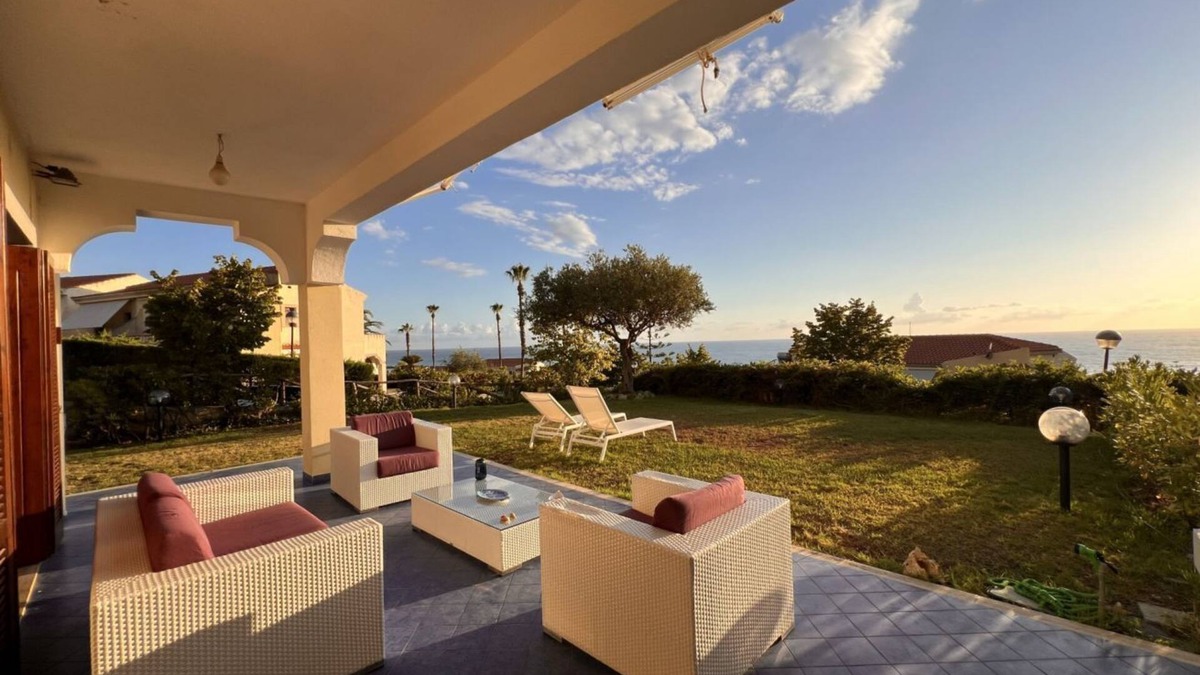 Bonifati Villa | Villa with garden just minutes from the sea